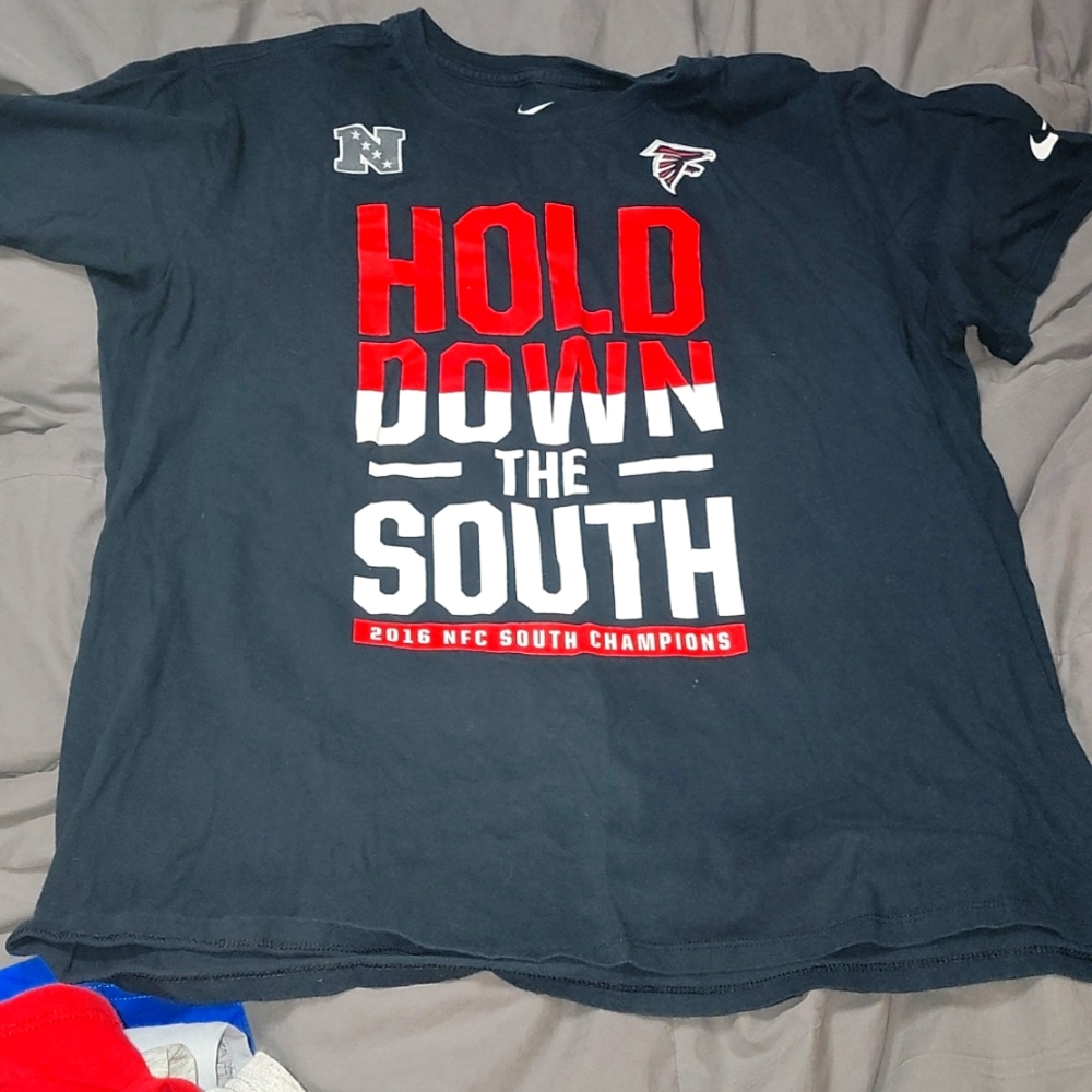 The nike tee xl falcons